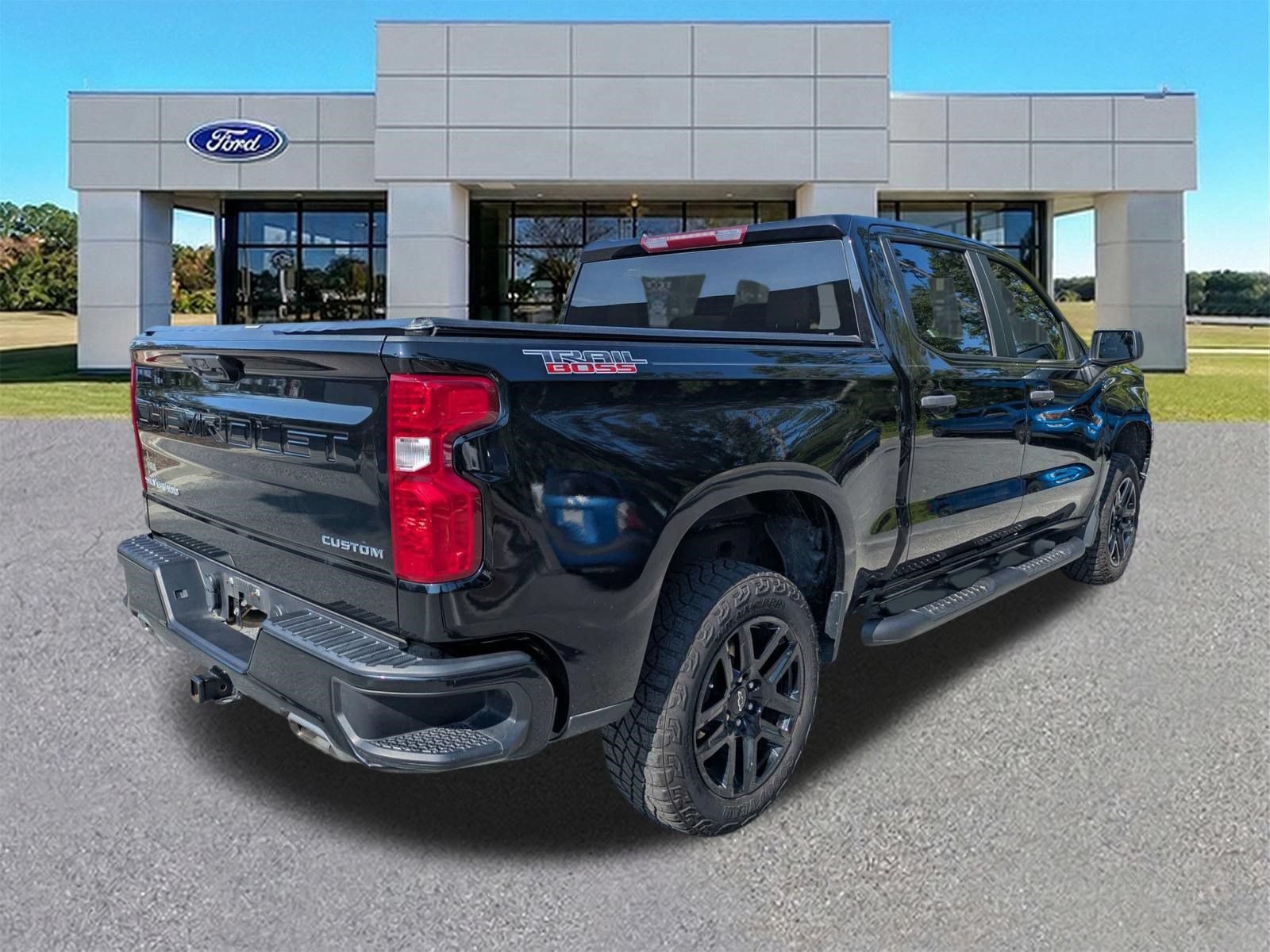Used 2024 Chevrolet Silverado 1500 Custom Trail Boss AWD/4WD image 2