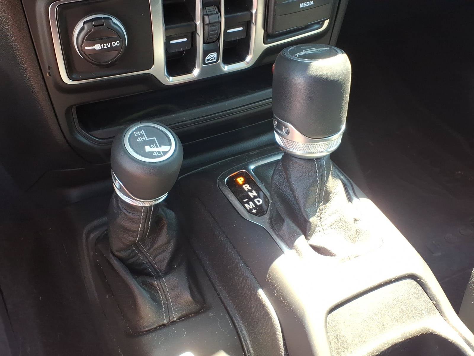 Used 2025 Jeep Gladiator Sport w/ Premium Package AWD/4WD image 11