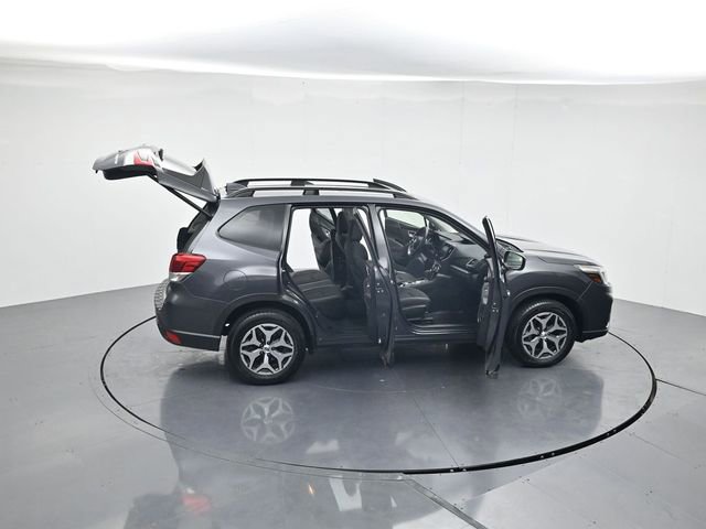 Used 2020 Subaru Forester Premium image 44