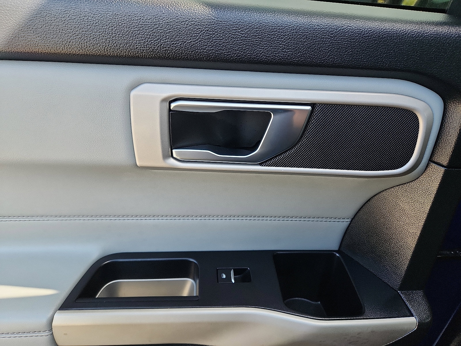 Certified 2022 Ford Explorer XLT w/ Equipment Group 202A image 28