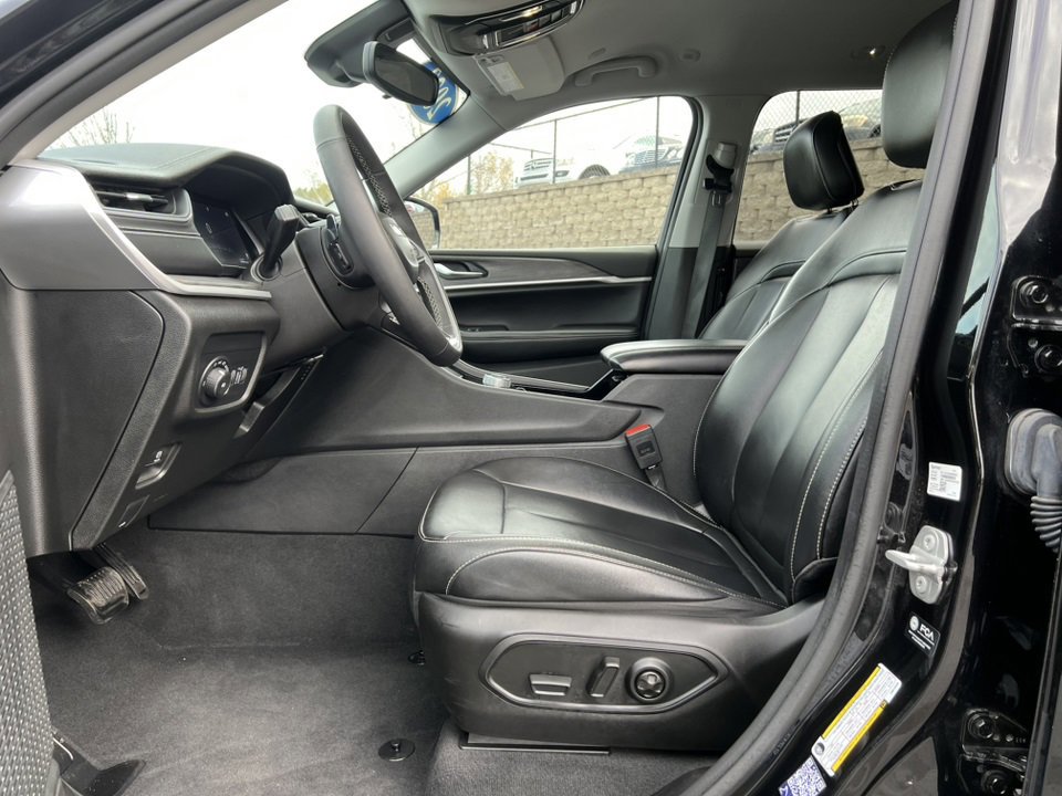 Used 2023 Jeep Grand Cherokee L Limited w/ Trailer Tow Group (B) image 9