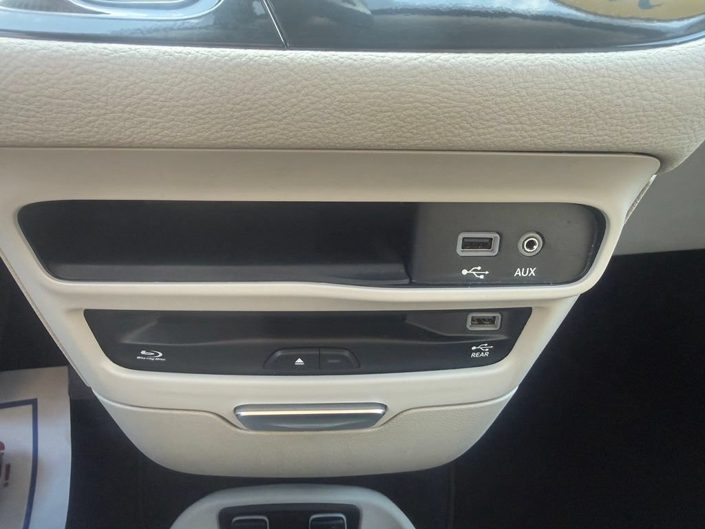 Used 2018 Chrysler Pacifica Limited w/ Advanced Safetytec Group FWD image 29