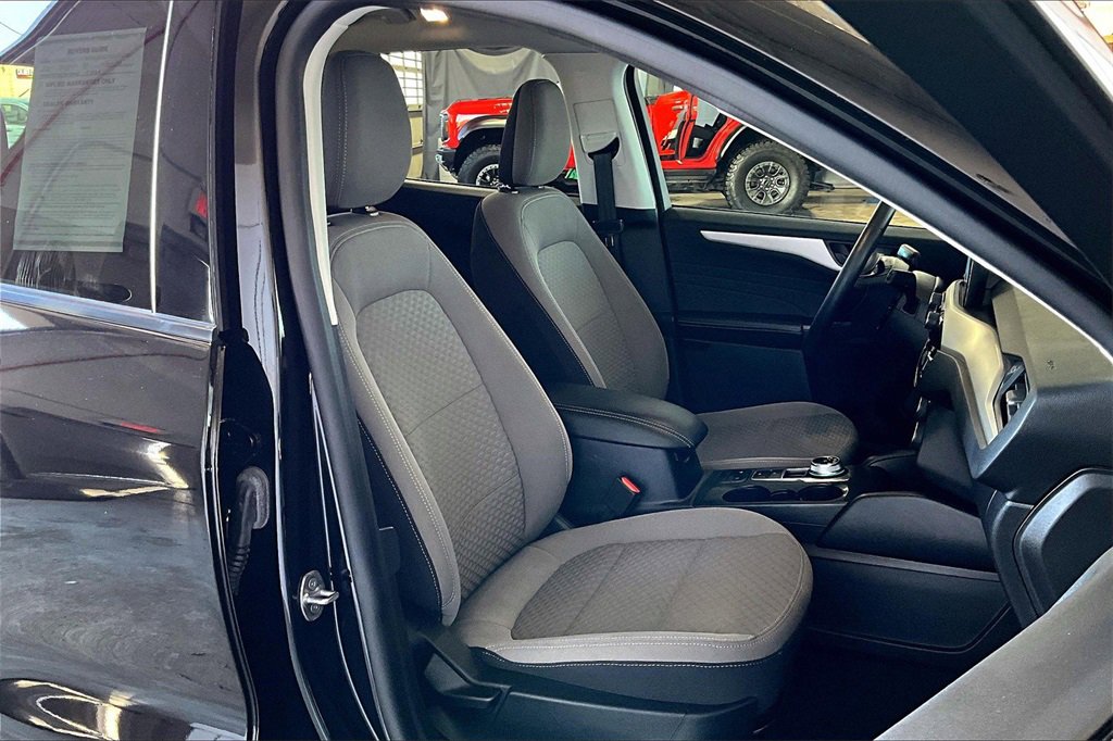 Certified 2022 Ford Escape SE w/ Cold Weather Package image 7