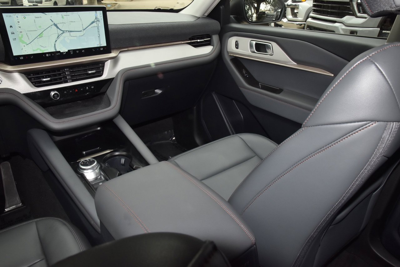 Certified 2025 Ford Explorer Active w/ Active Comfort Package RWD image 18