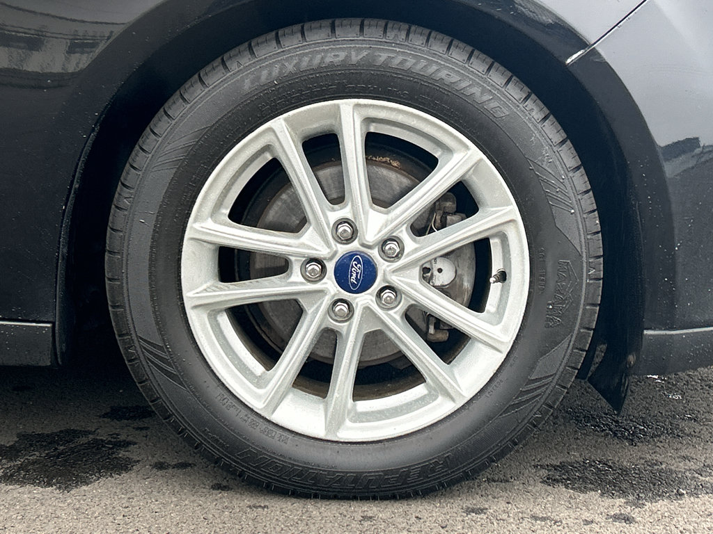 Certified 2017 Ford Focus SE FWD image 11