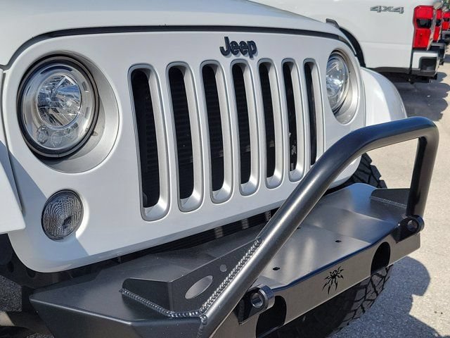 Used 2017 Jeep Wrangler Unlimited Sahara w/ Max Tow Package AWD/4WD image 10
