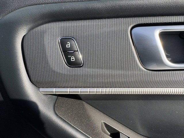 Certified 2025 Ford Explorer ST-Line w/ Premium Package image 41