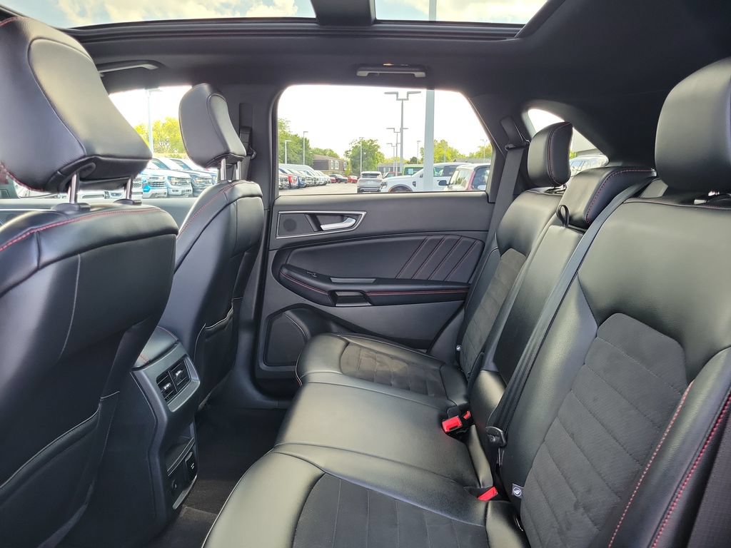 Certified 2024 Ford Edge ST-Line AWD/4WD image 14