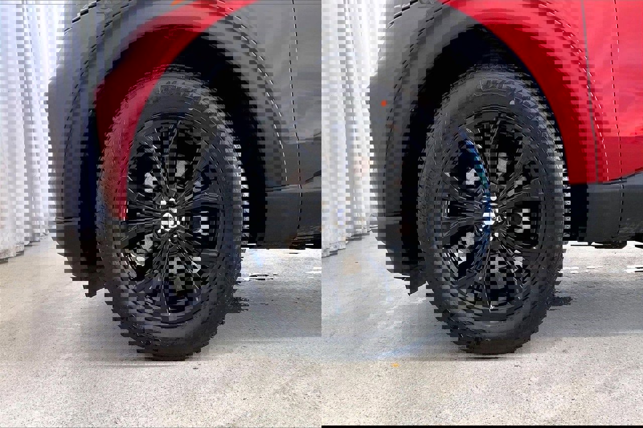 Certified 2022 Ford Explorer XLT w/ Equipment Group 202A image 8