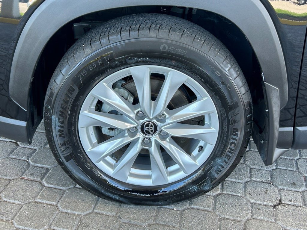 Used 2024 Toyota Corolla Cross LE FWD image 17