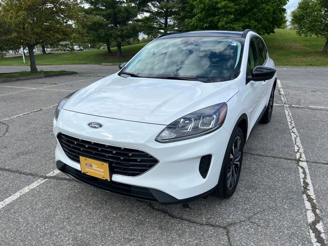 Certified 2022 Ford Escape SE w/ SE Sport Appearance Package AWD/4WD image 4