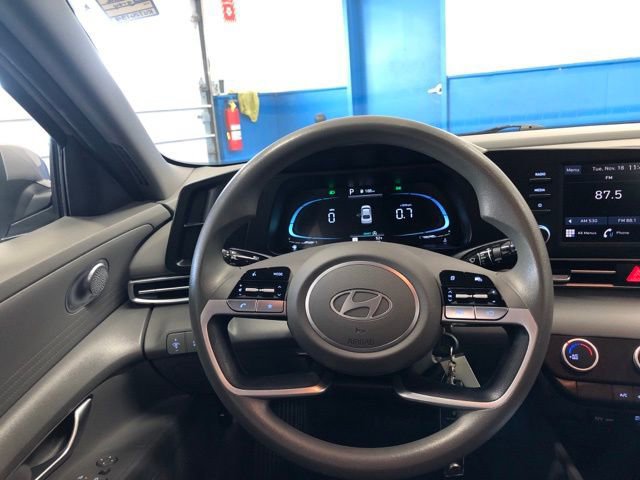 Used 2024 Hyundai Elantra SE image 17