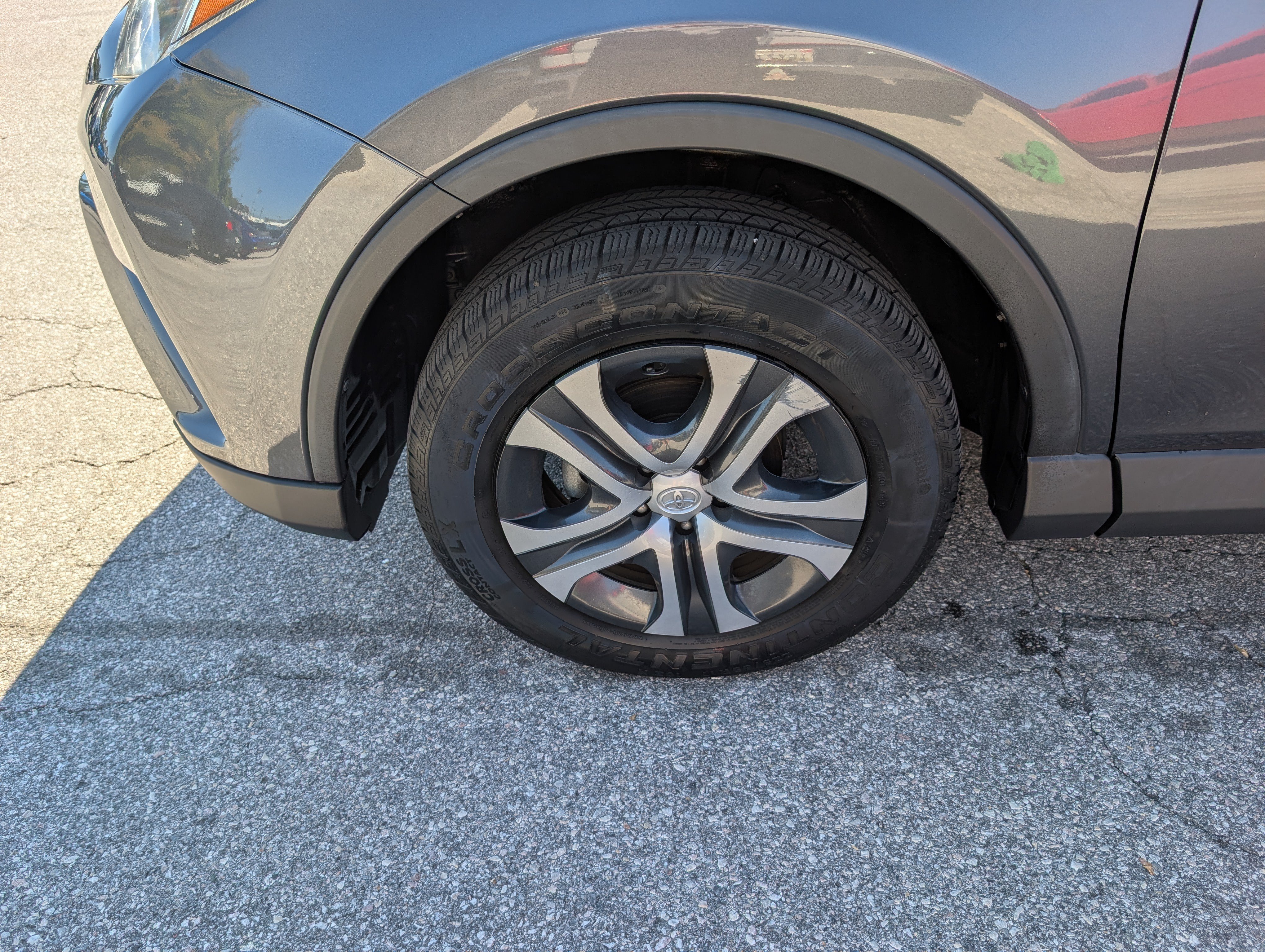 Used 2018 Toyota RAV4 LE w/ All Weather Liner Package AWD/4WD image 11