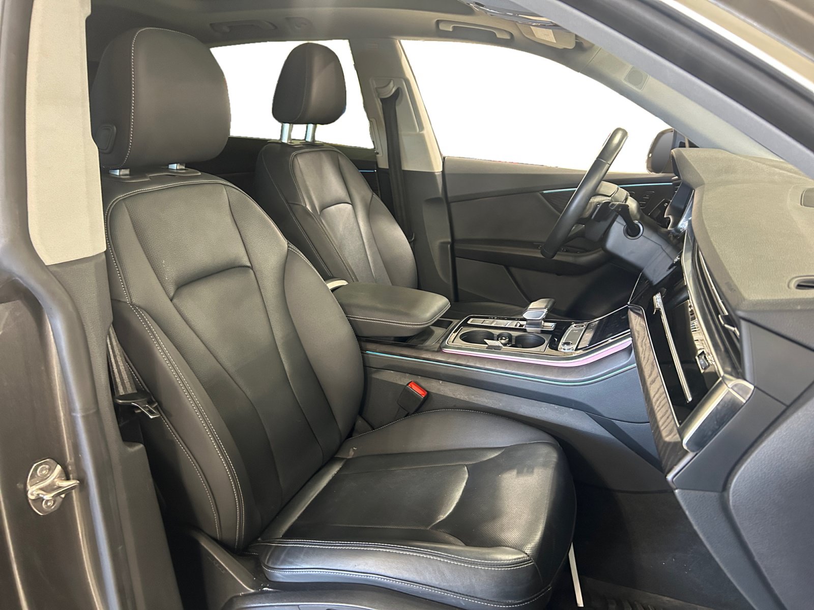 Used 2022 Audi Q8 Premium Plus AWD/4WD image 23