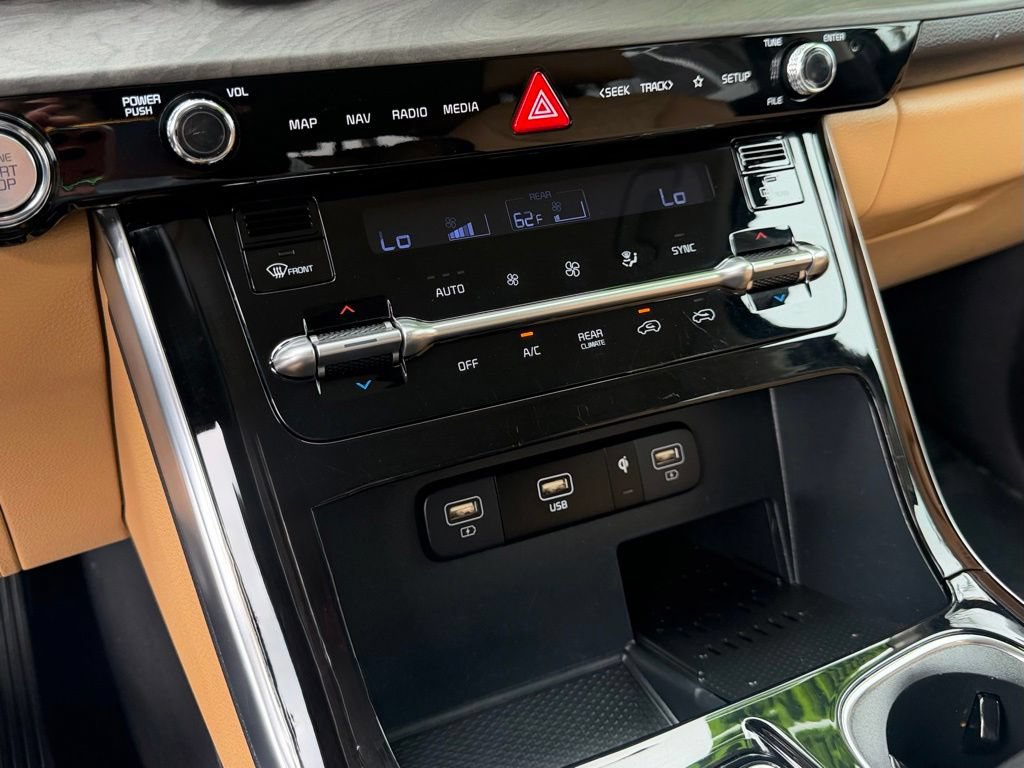 Used 2024 Kia Carnival EX FWD image 29