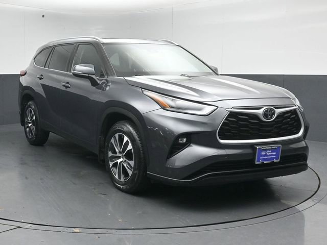 Used 2021 Toyota Highlander XLE