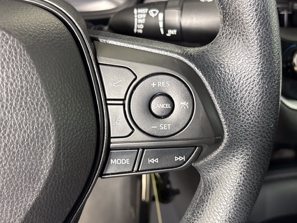 Used 2022 Toyota Corolla LE FWD image 19