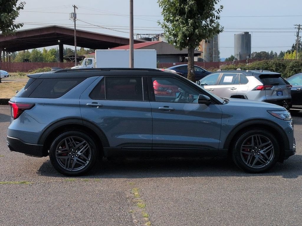 Certified 2025 Ford Explorer ST AWD/4WD image 6