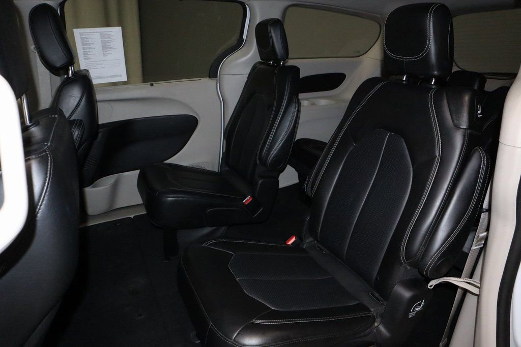 Used 2024 Chrysler Pacifica Touring-L image 20