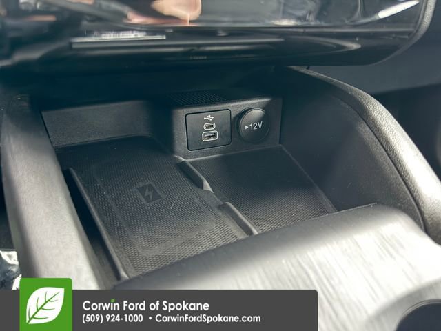 Certified 2025 Ford Escape Platinum image 31