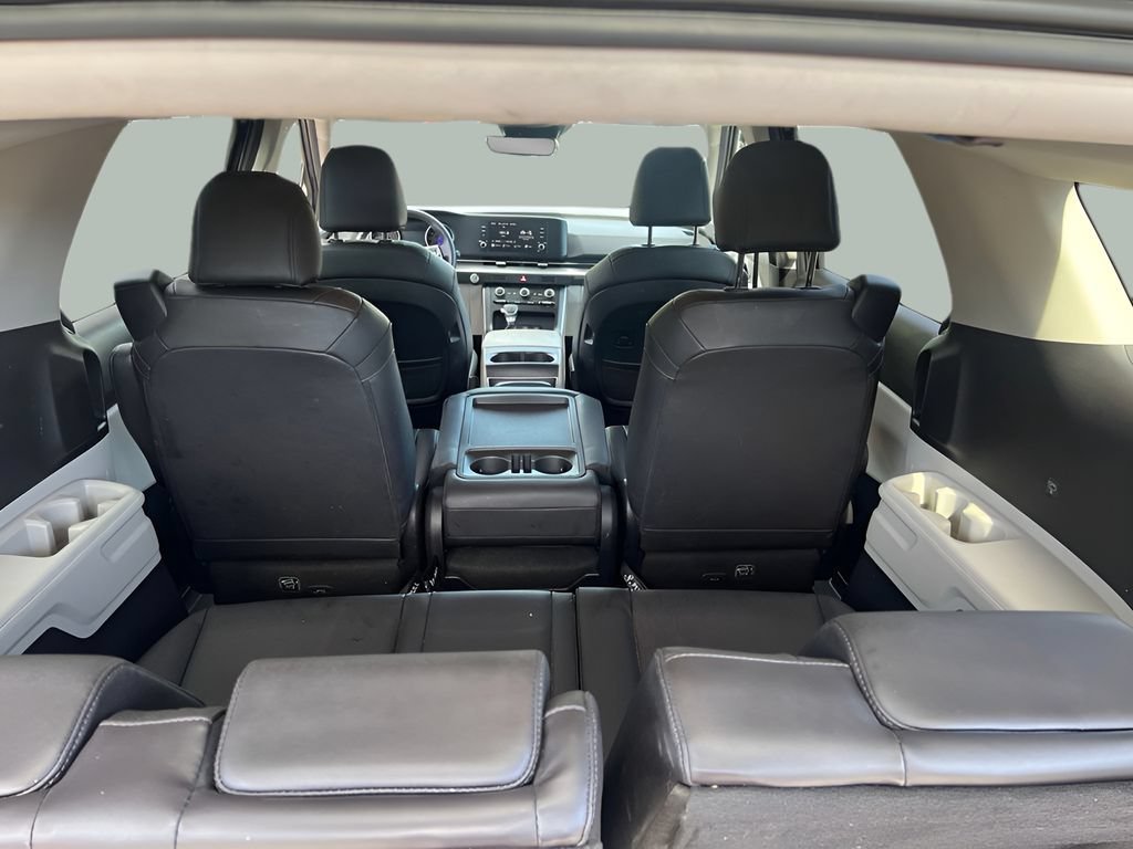 Used 2024 Kia Carnival LX FWD image 33