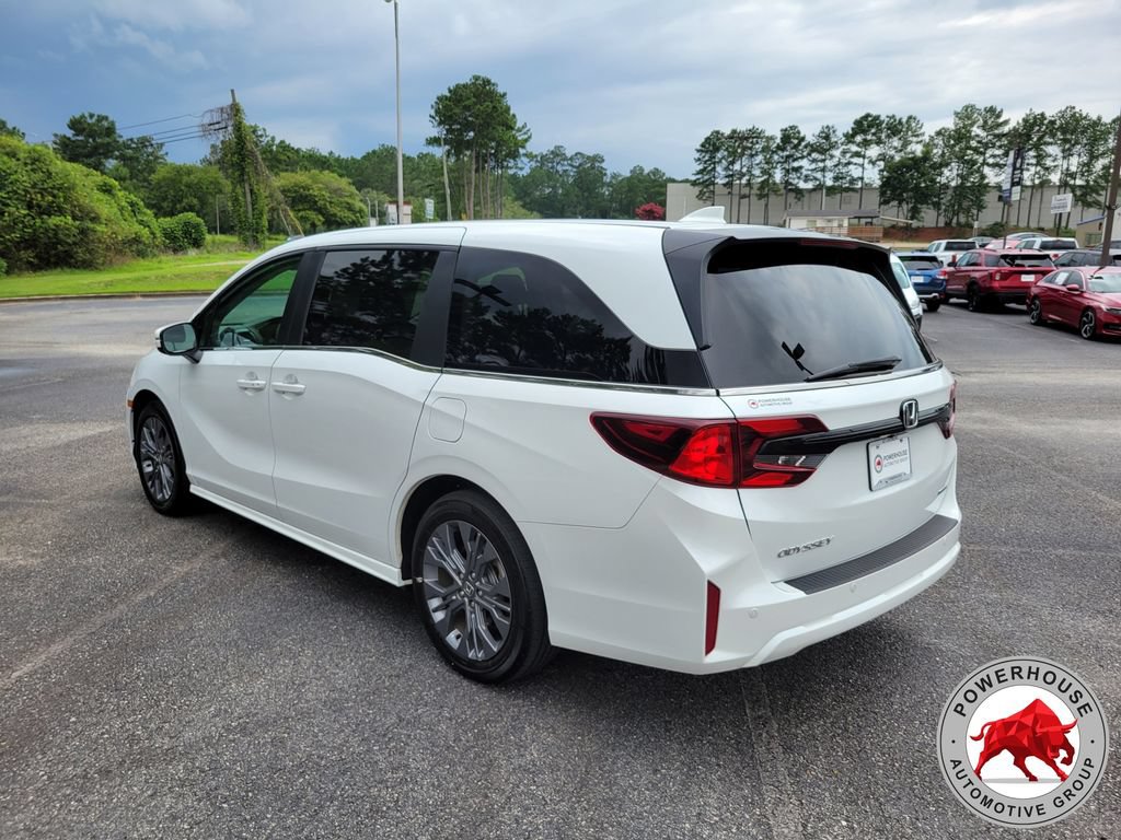 Used 2025 Honda Odyssey Touring image 3