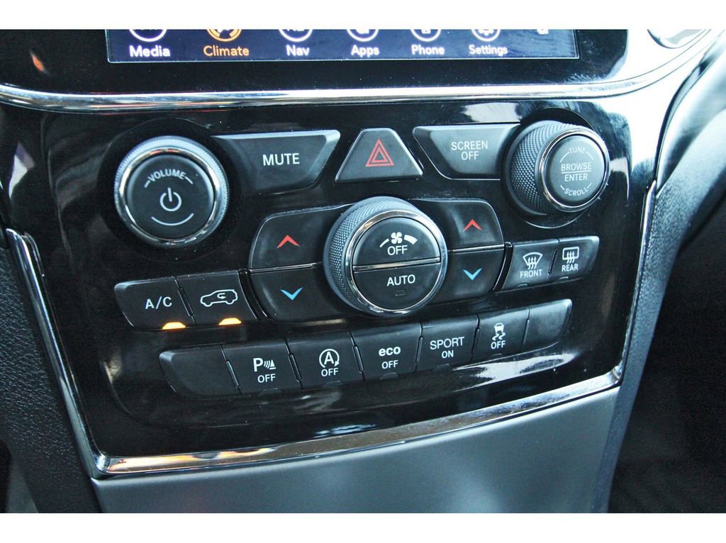 Used 2020 Jeep Grand Cherokee Laredo w/ 18" Wheel & 8.4" Radio Group image 27