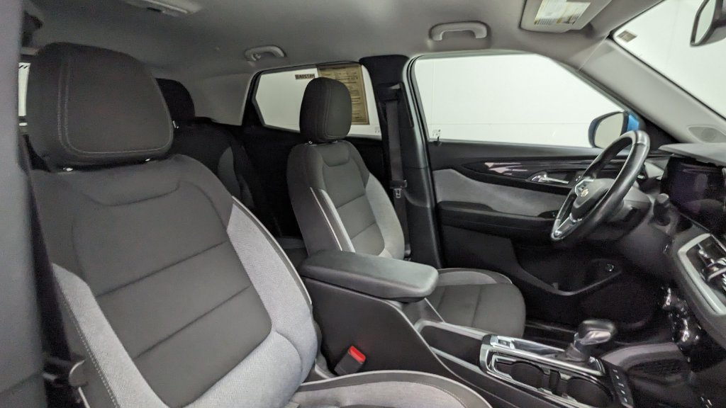 Used 2025 Chevrolet TrailBlazer LT w/ Convenience Package AWD/4WD image 36