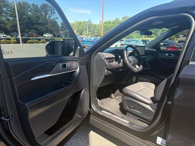Certified 2025 Ford Explorer ST-Line AWD/4WD image 8