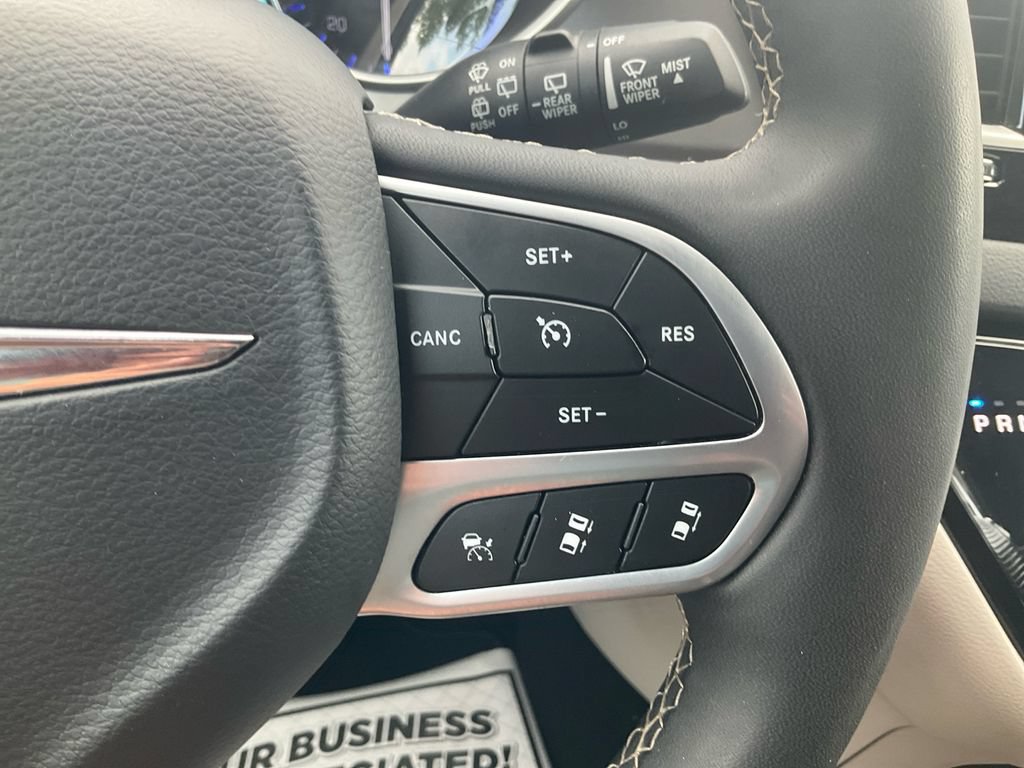 Used 2024 Chrysler Pacifica Touring-L FWD image 22