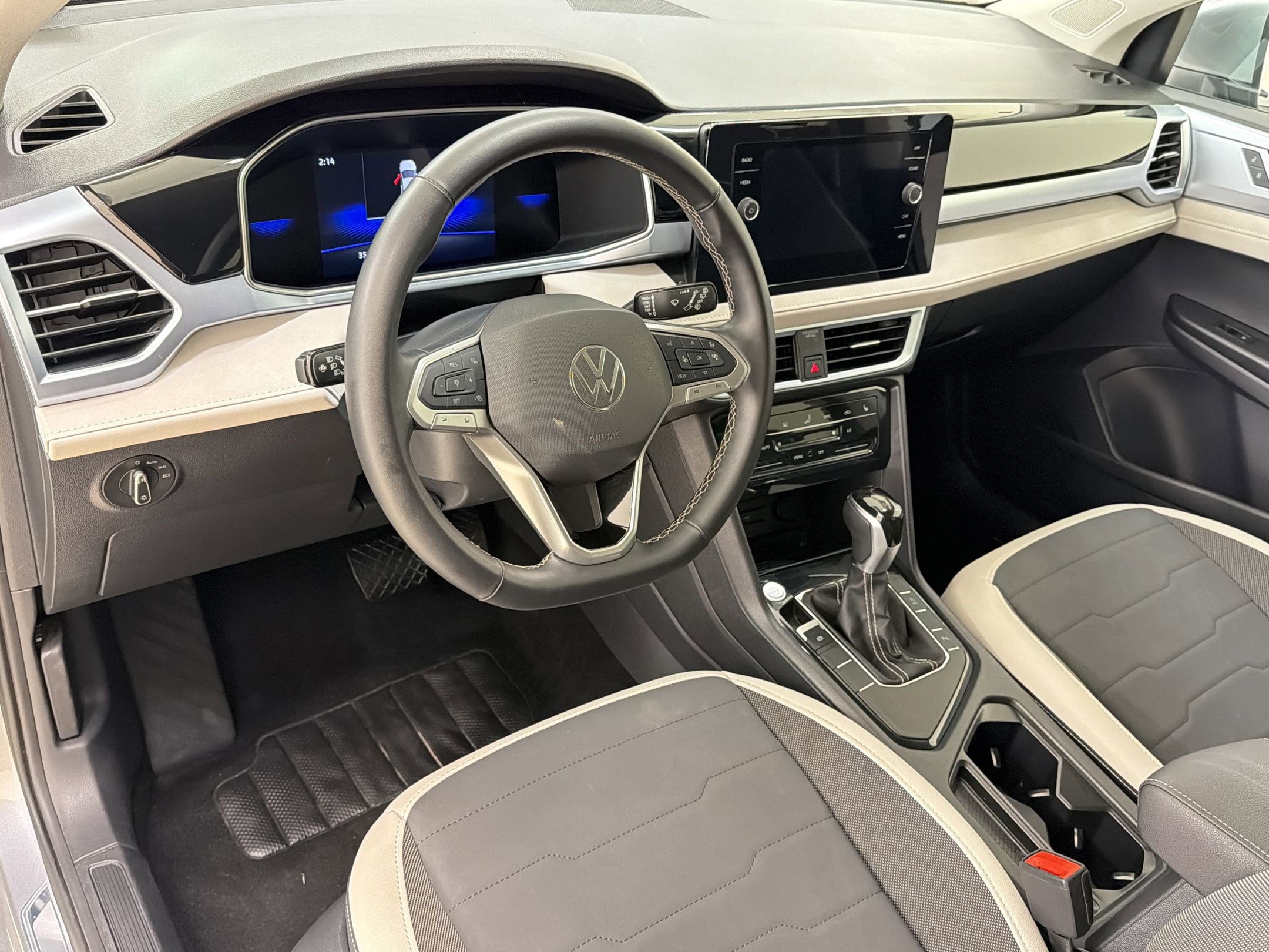 Used 2025 Volkswagen Taos SE FWD image 9