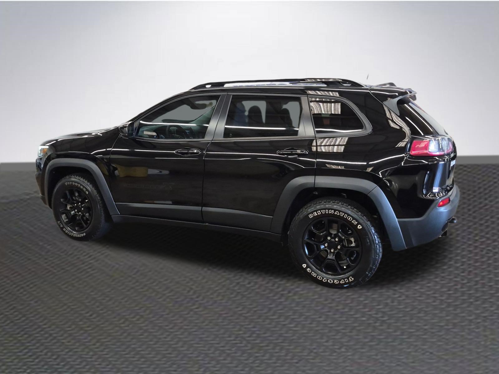 Used 2022 Jeep Cherokee Latitude AWD/4WD image 5