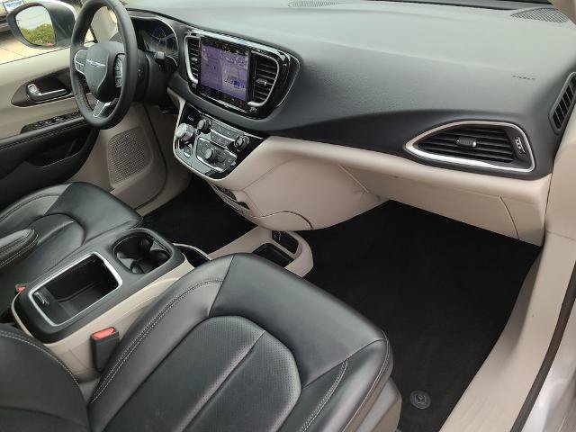 Used 2023 Chrysler Pacifica Touring-L FWD image 10