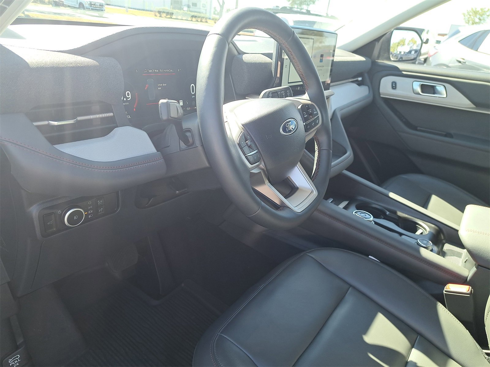 Certified 2025 Ford Explorer Active w/ Active Comfort Package image 16