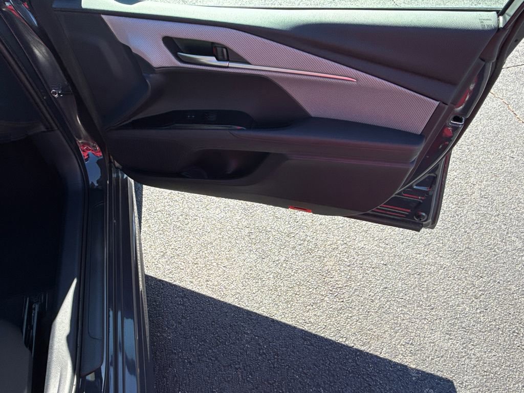 Used 2025 Toyota Camry SE image 14
