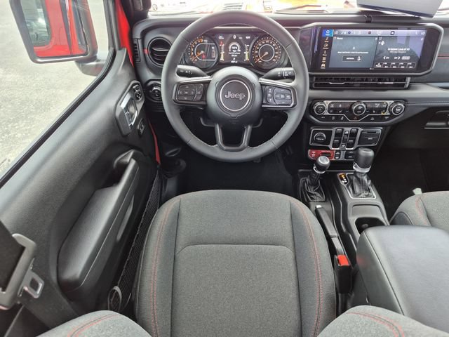 Used 2025 Jeep Gladiator Rubicon w/ Convenience Group AWD/4WD image 28