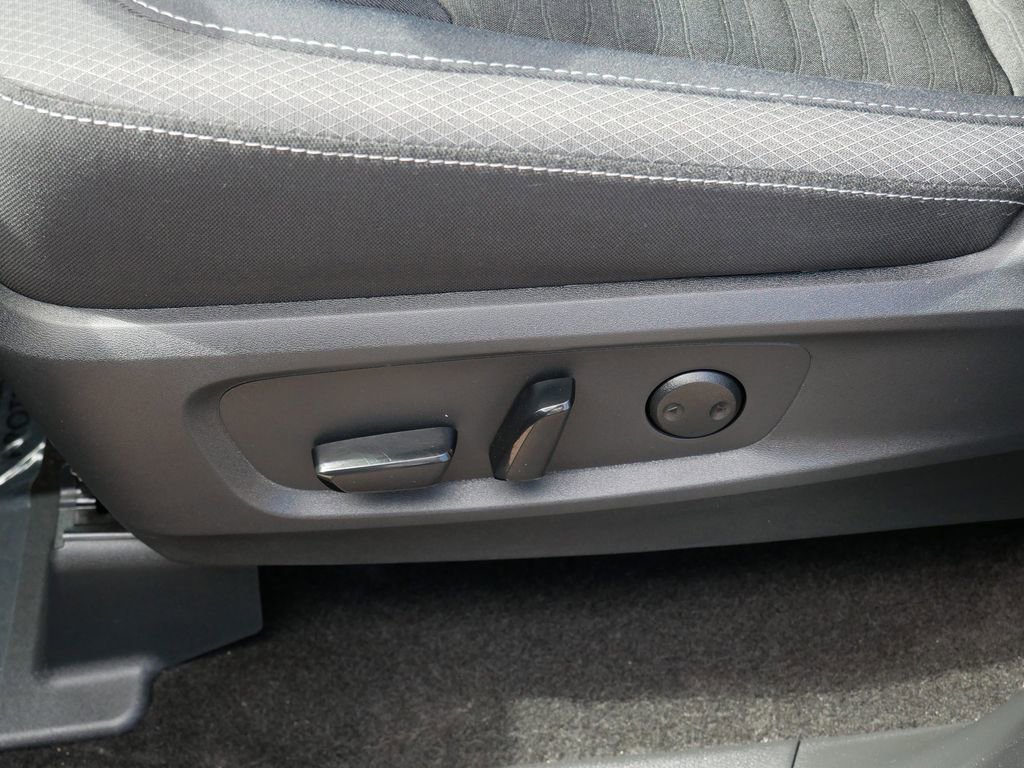 Used 2024 Nissan Pathfinder SV w/ SV Premium Package image 16