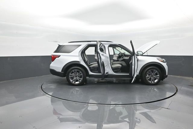 Certified 2025 Ford Explorer Active w/ Active Comfort Package AWD/4WD image 42