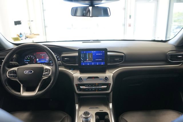 Certified 2022 Ford Explorer XLT w/ Equipment Group 202A AWD/4WD image 30