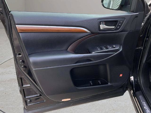 Used 2019 Toyota Highlander Limited Platinum AWD/4WD image 14