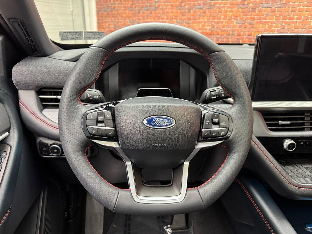 Certified 2025 Ford Explorer ST-Line w/ Premium Package AWD/4WD image 14