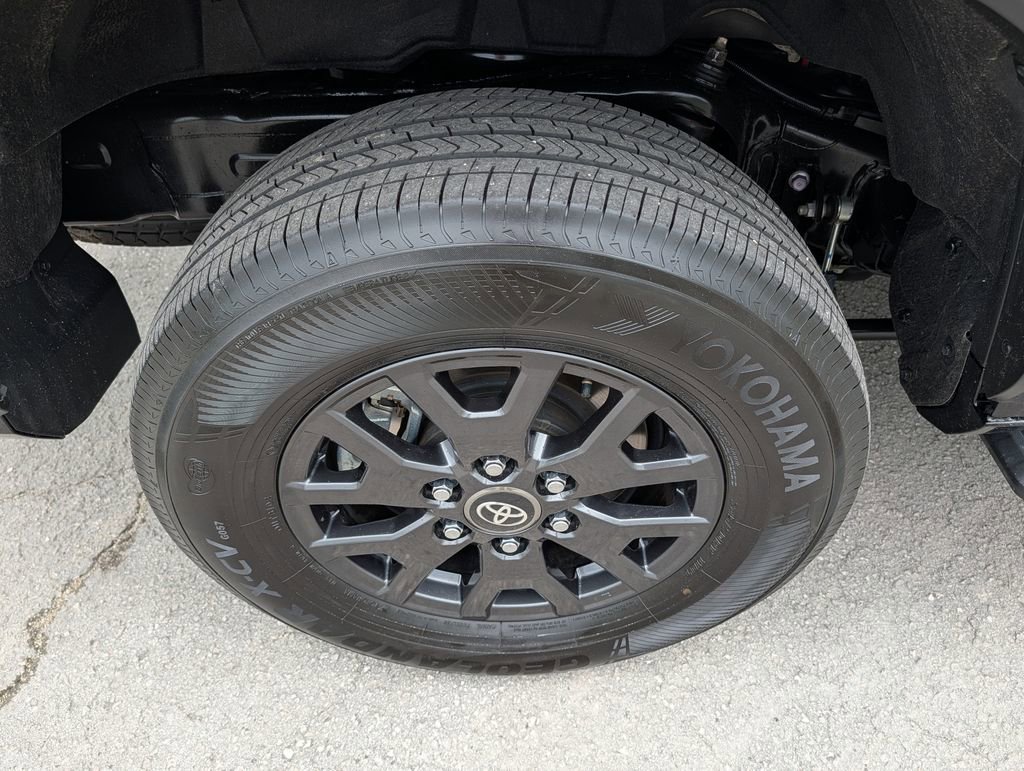 Used 2025 Toyota 4Runner SR5 AWD/4WD image 30