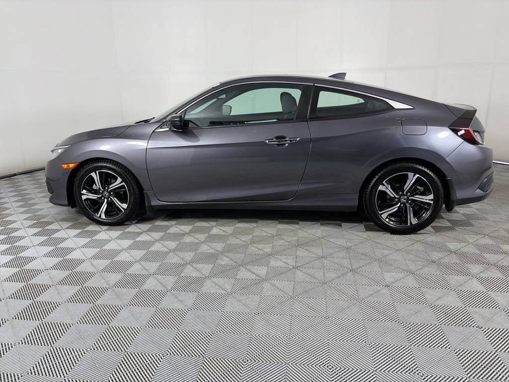 Used 2017 Honda Civic Touring image 4