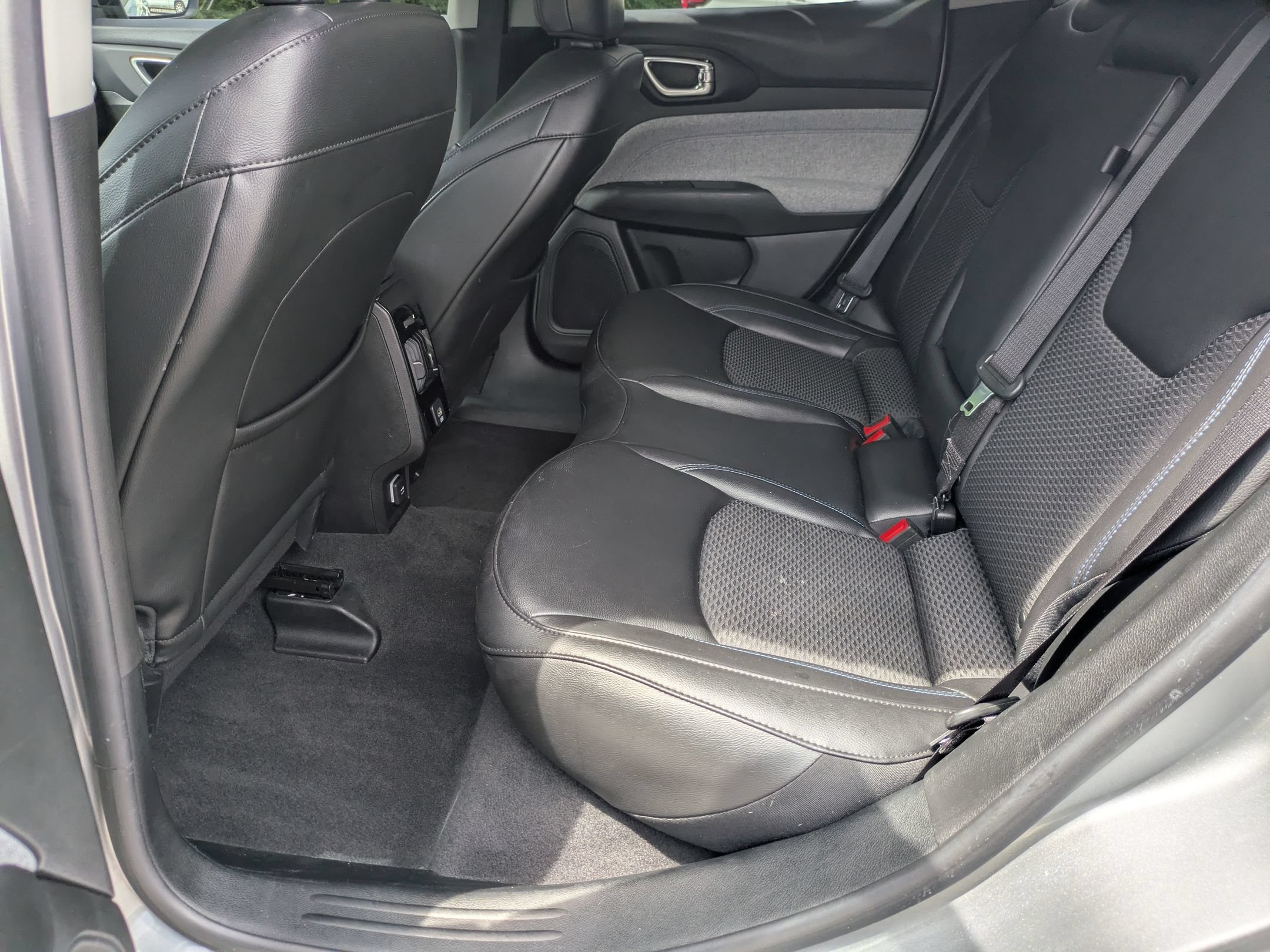 Used 2022 Jeep Compass Latitude w/ Sun and Sound Group FWD image 27