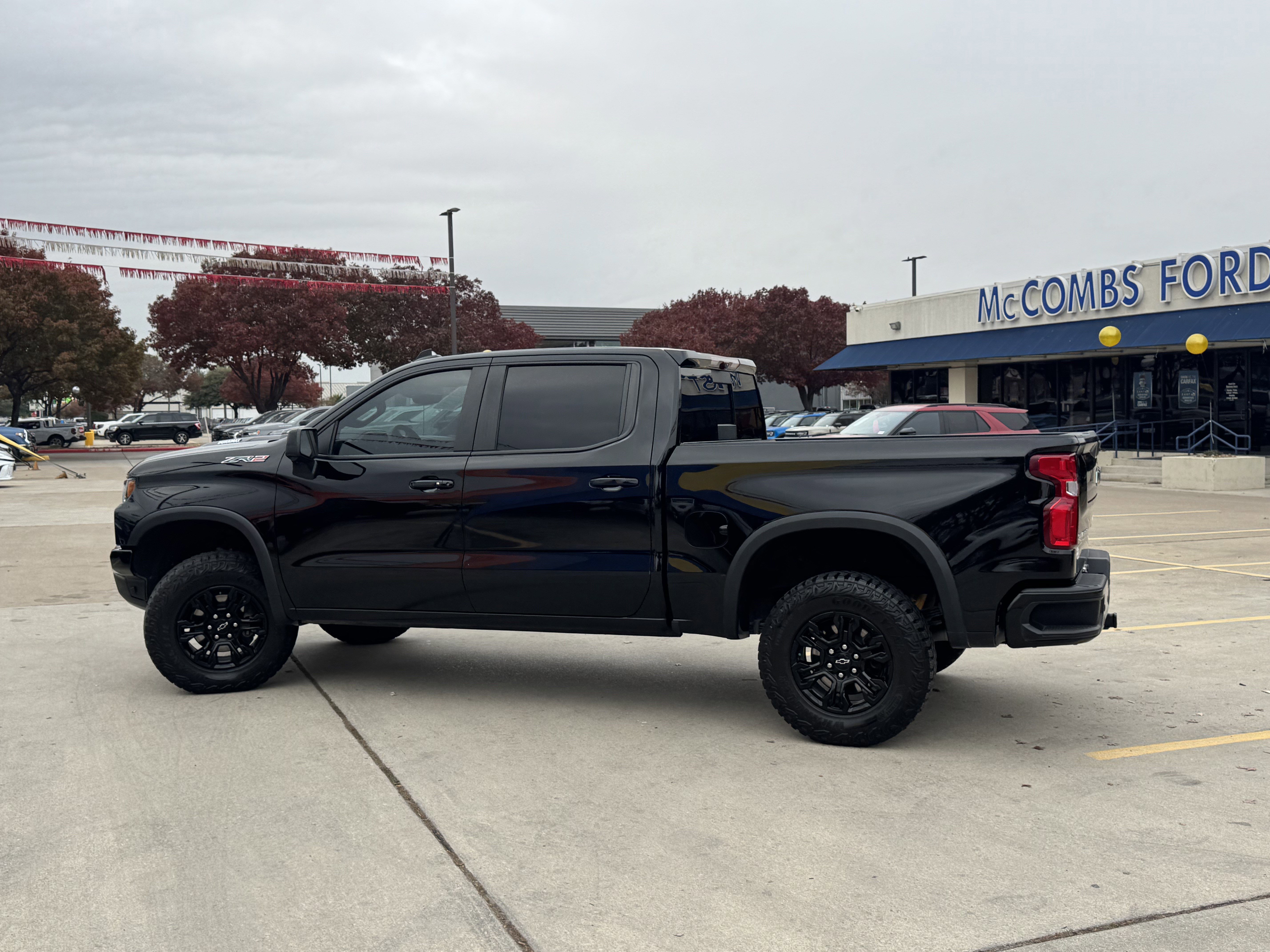 Used 2024 Chevrolet Silverado 1500 ZR2 w/ Technology Package image 6