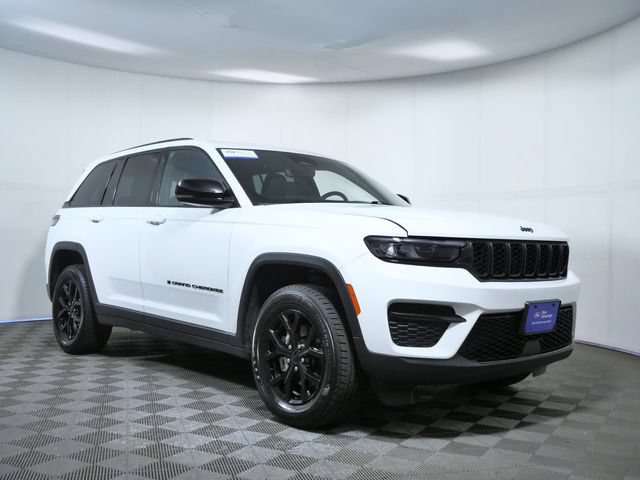 Used 2024 Jeep Grand Cherokee Altitude AWD/4WD image 1