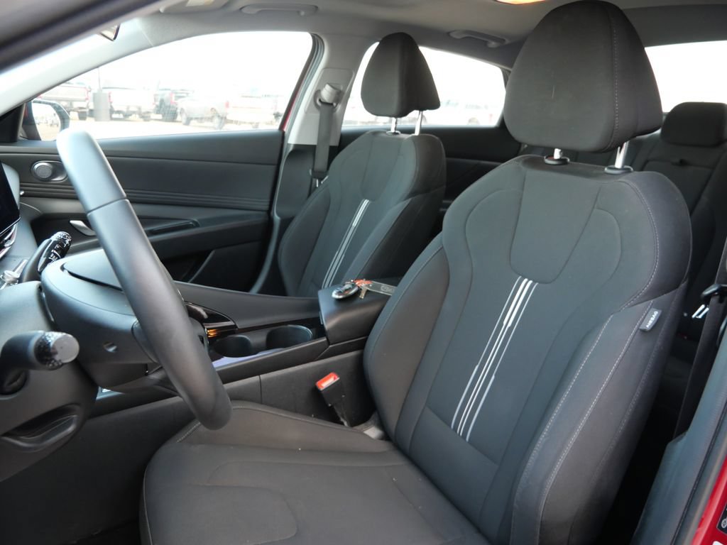 Used 2025 Hyundai Elantra SEL FWD image 15