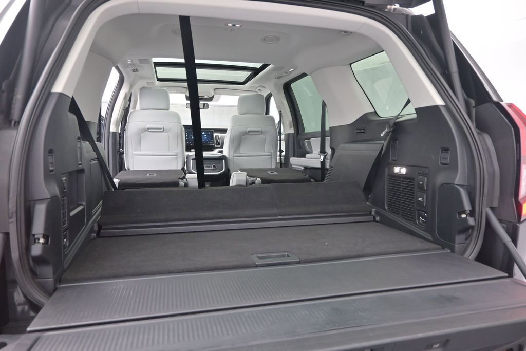 Certified 2025 Ford Expedition Platinum w/ Driver's Package AWD/4WD image 27