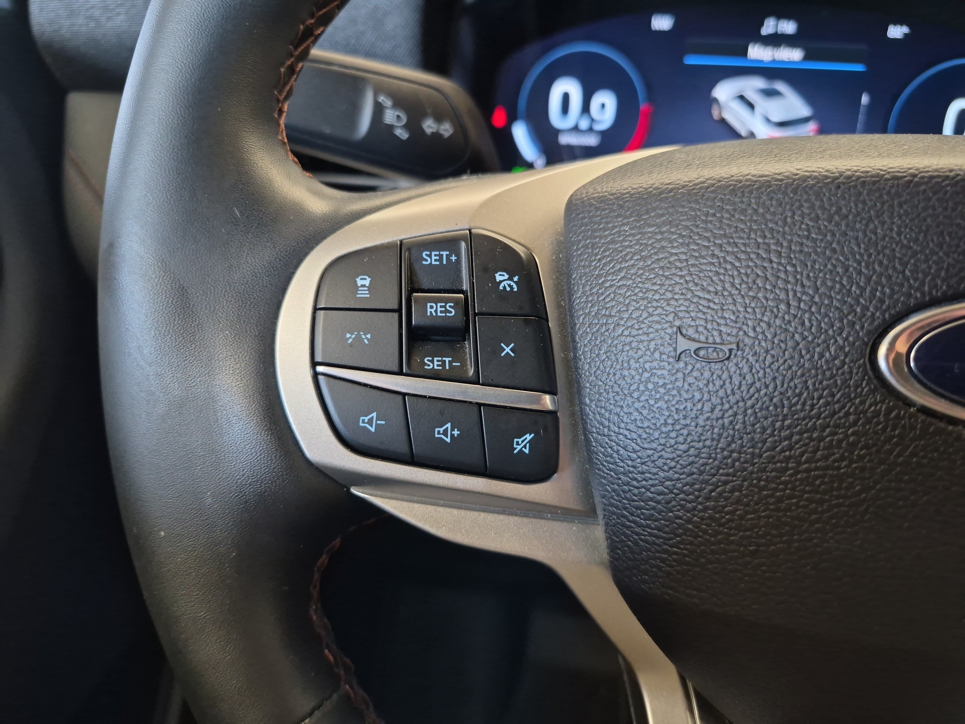 Certified 2025 Ford Explorer Active AWD/4WD image 25