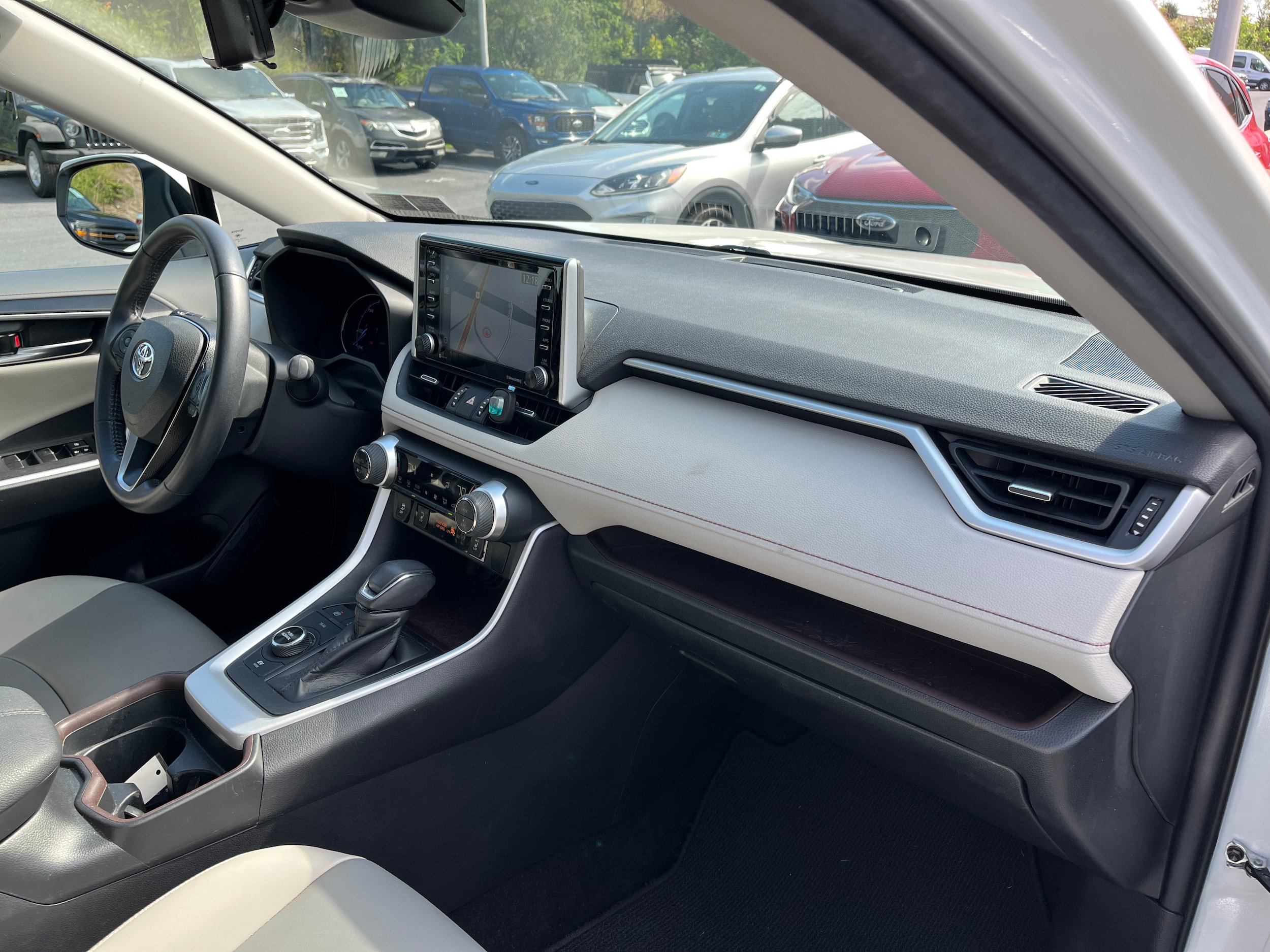 Used 2019 Toyota RAV4 Limited w/ Carpet Mat Package AWD/4WD image 7